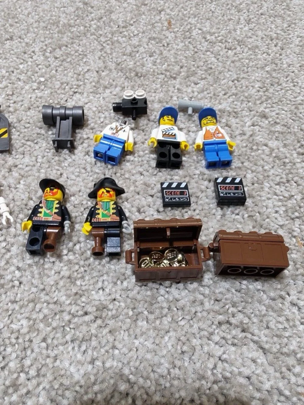 LEGO Vintage Minifigure Lot Studios Pirates Hagrid Skeleton Bunker Props Parts